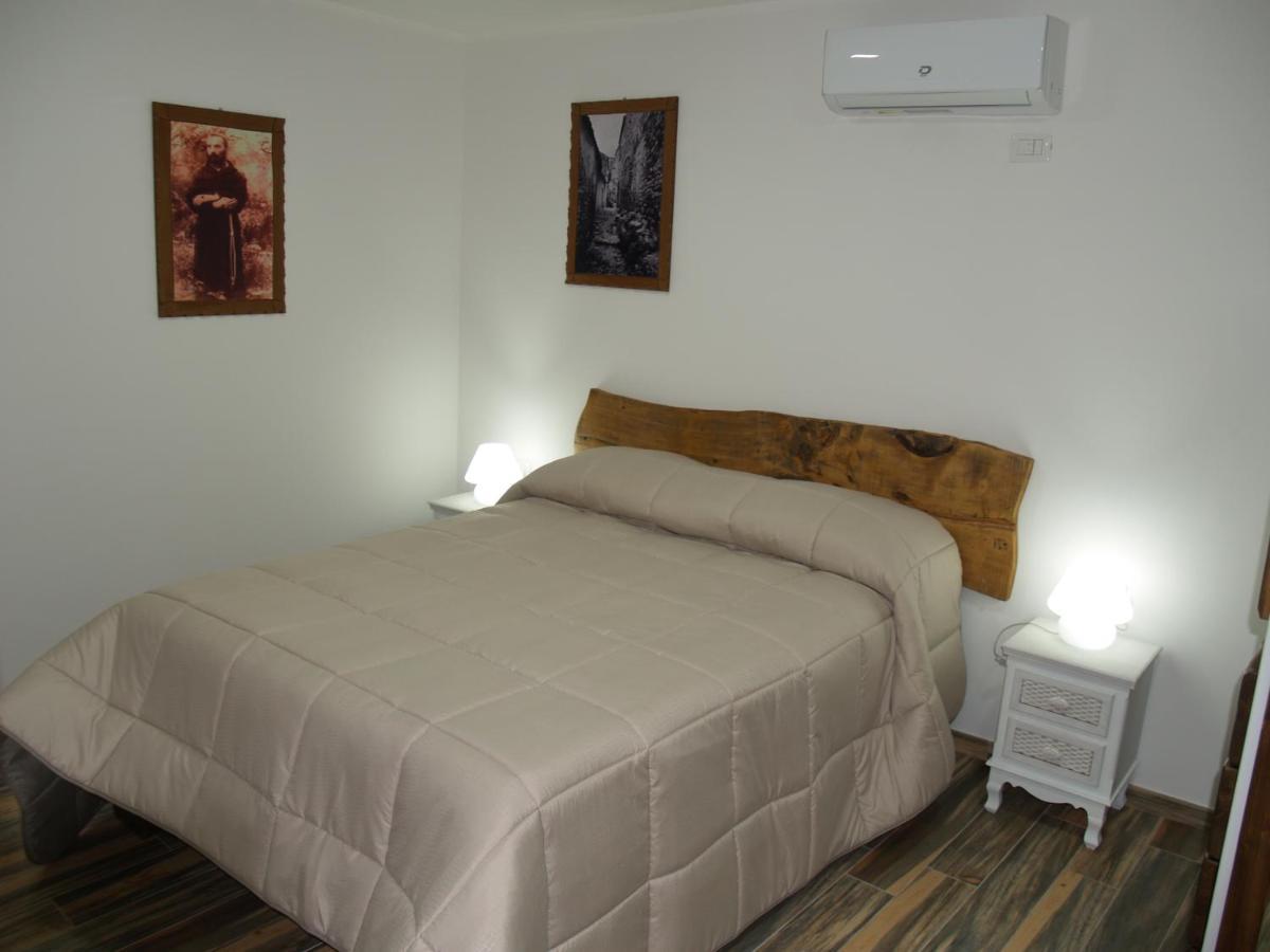 Dimora Forgione B&B - Pietrelcina Bagian luar foto