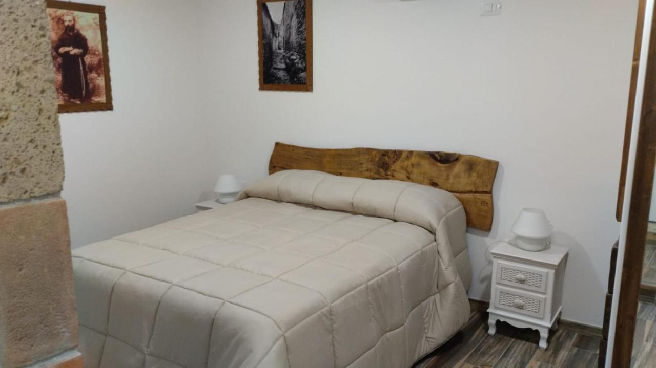 Dimora Forgione B&B - Pietrelcina Bagian luar foto