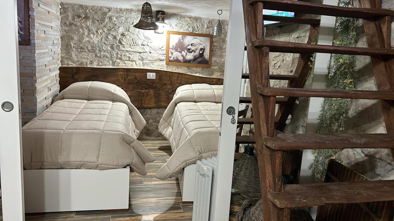 Dimora Forgione B&B - Pietrelcina Bagian luar foto