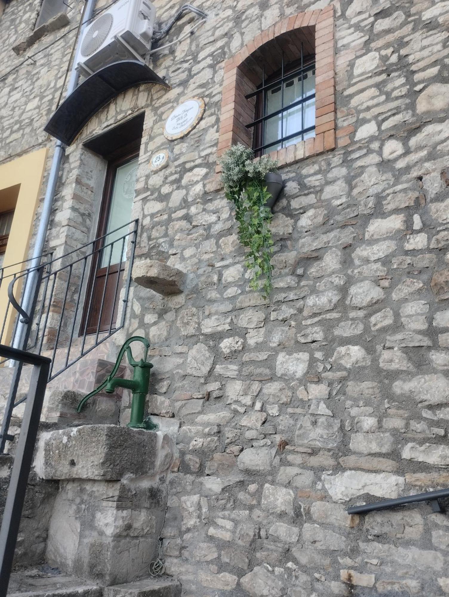 Dimora Forgione B&B - Pietrelcina Bagian luar foto