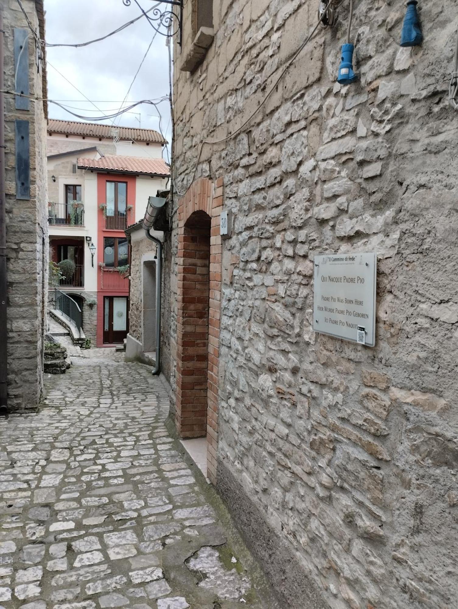 Dimora Forgione B&B - Pietrelcina Bagian luar foto