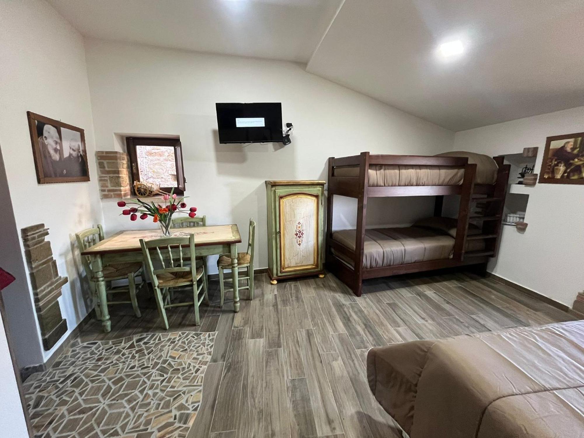 Dimora Forgione B&B - Pietrelcina Bagian luar foto