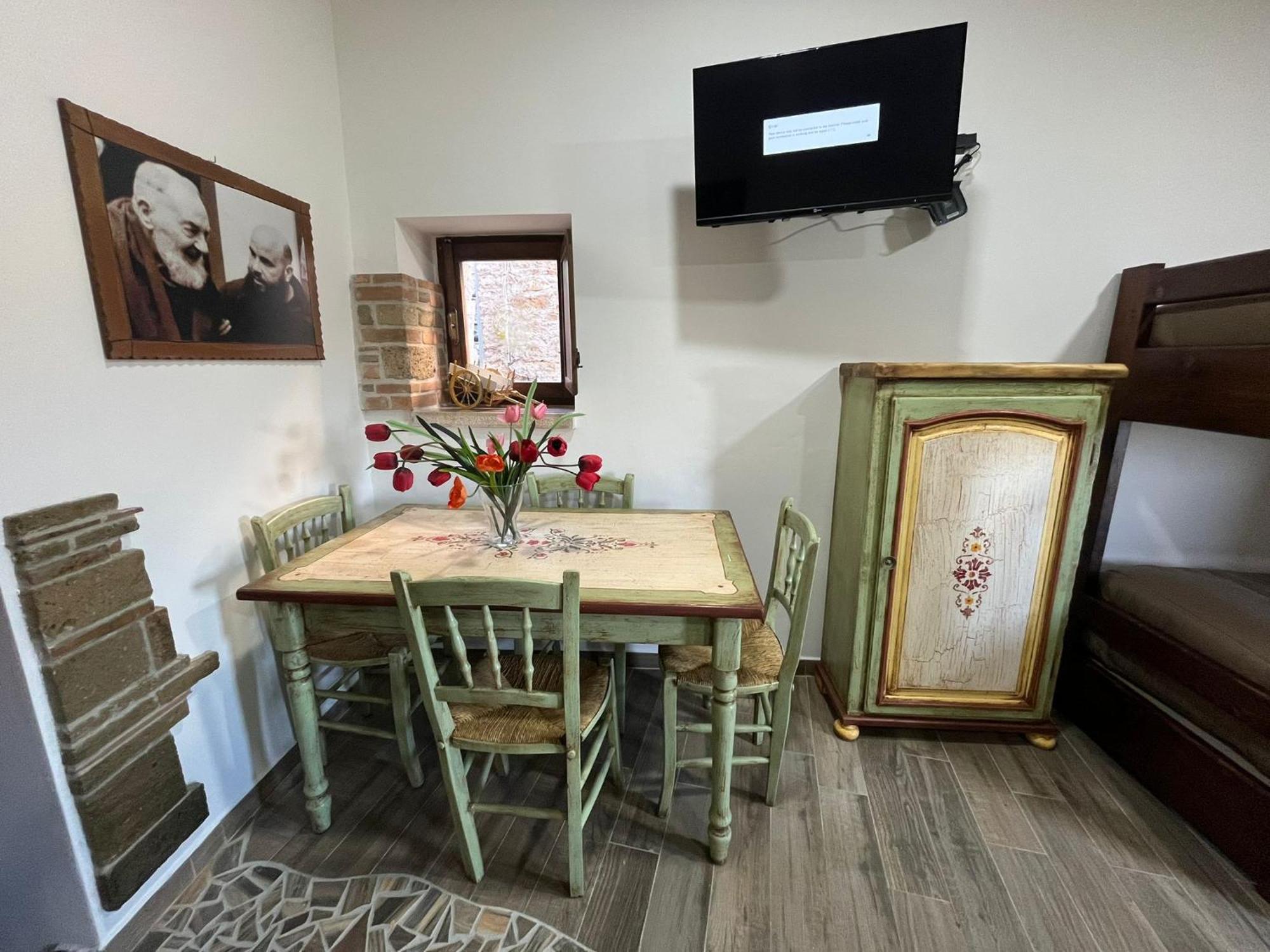 Dimora Forgione B&B - Pietrelcina Bagian luar foto