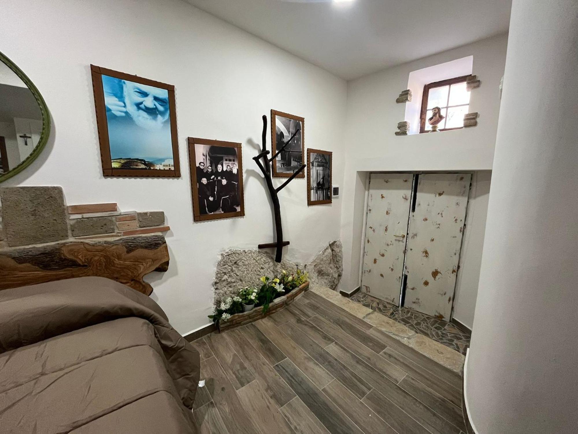 Dimora Forgione B&B - Pietrelcina Bagian luar foto
