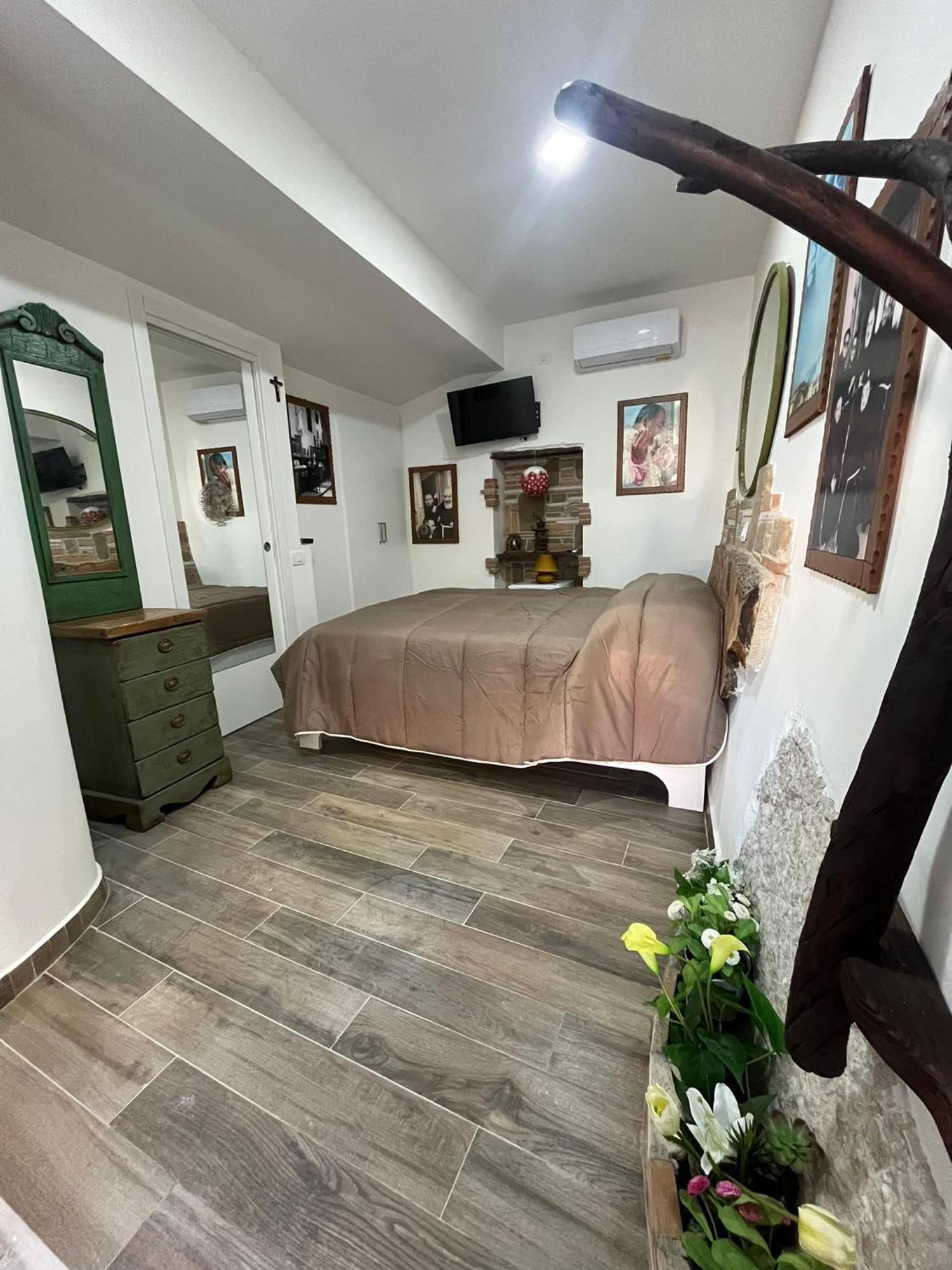Dimora Forgione B&B - Pietrelcina Bagian luar foto