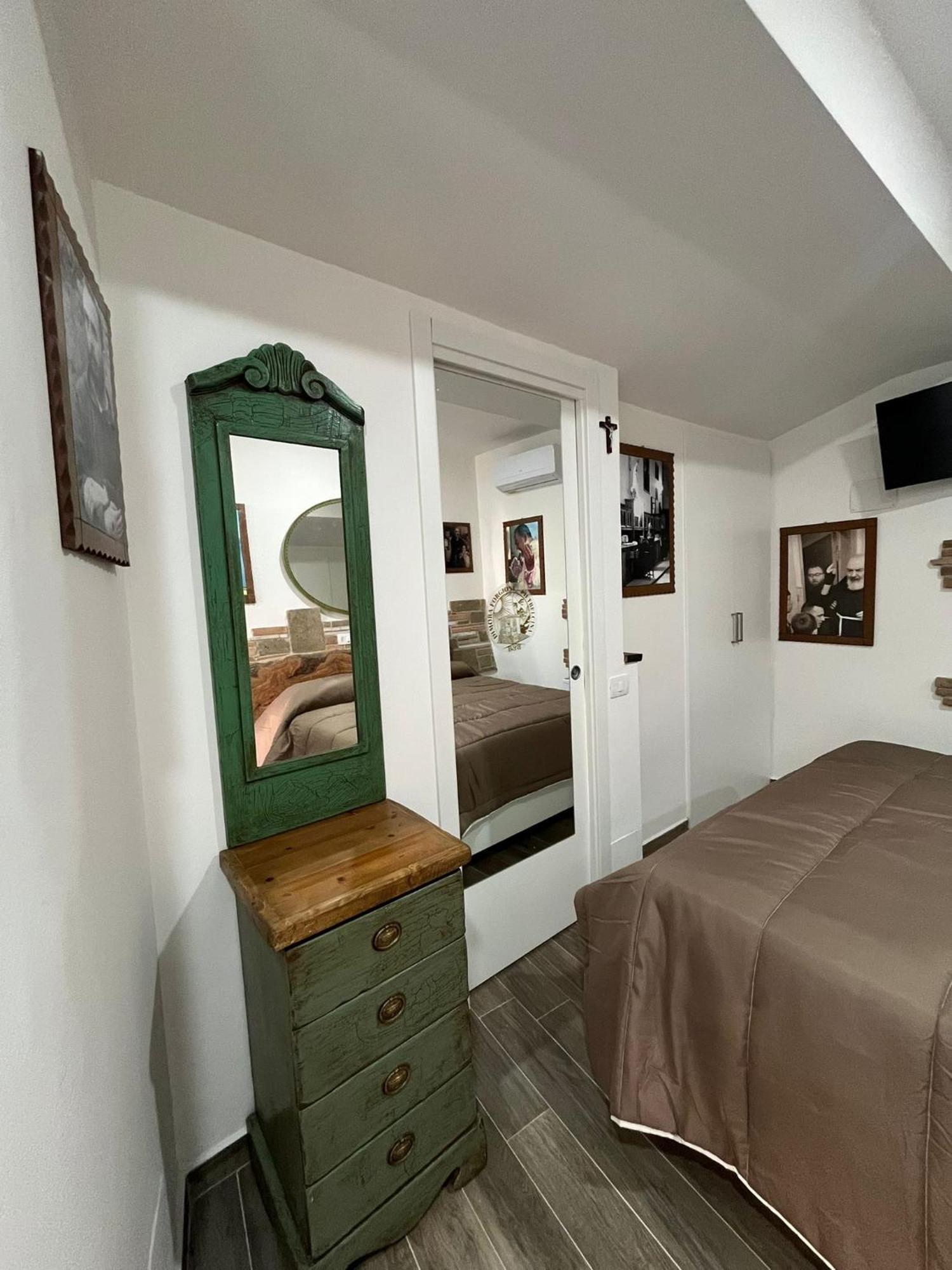 Dimora Forgione B&B - Pietrelcina Bagian luar foto