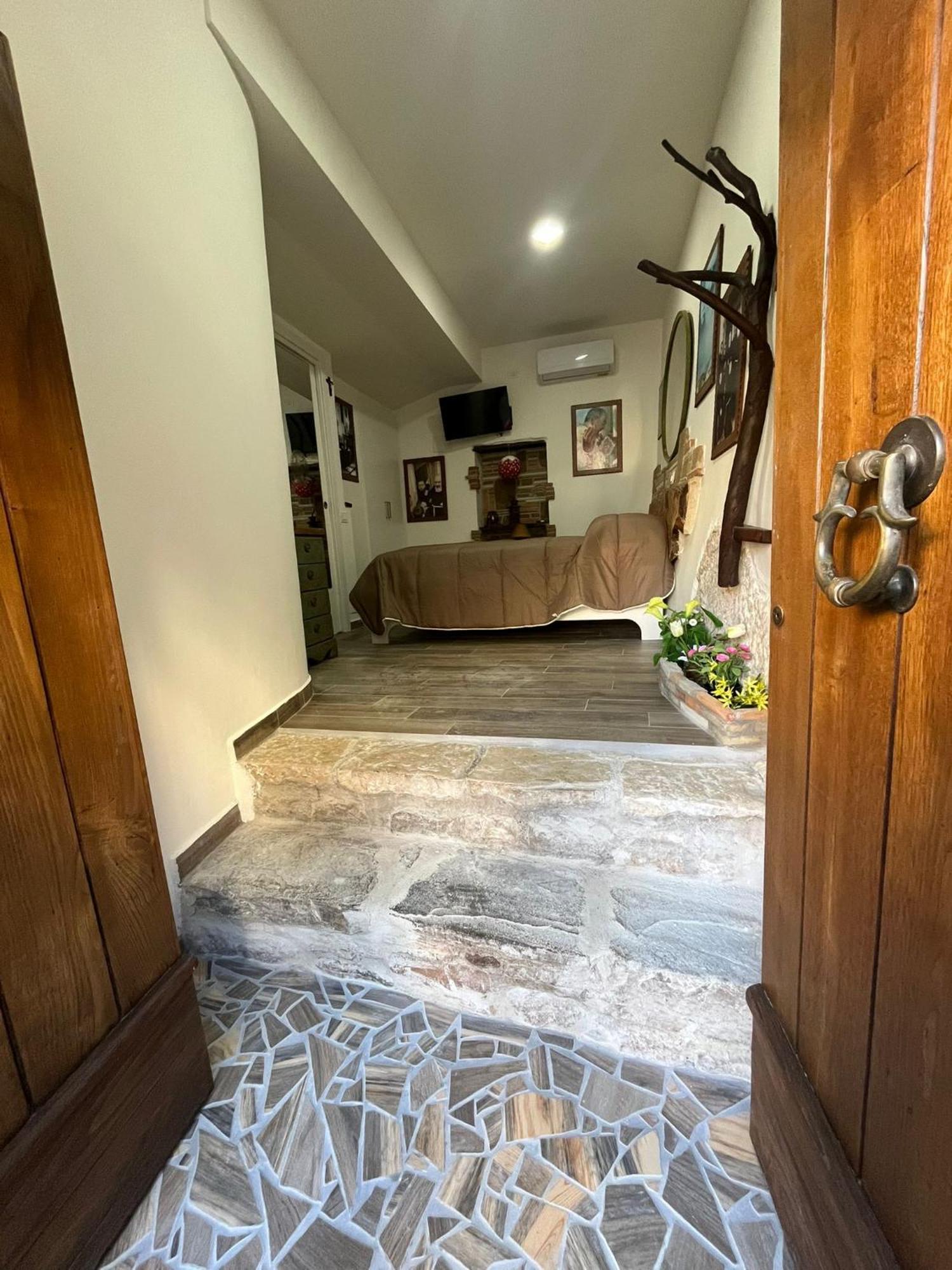 Dimora Forgione B&B - Pietrelcina Bagian luar foto